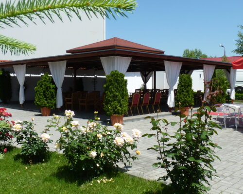https://www.gardenclub.ro/hotel/