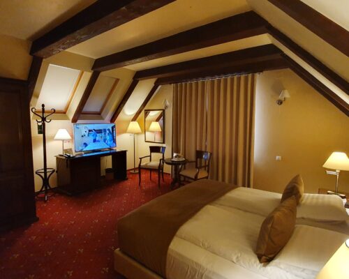 https://www.gardenclub.ro/hotel/