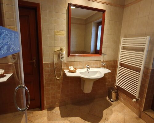 https://www.gardenclub.ro/hotel/
