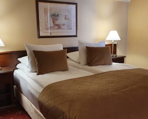 https://www.gardenclub.ro/hotel/