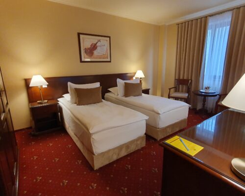 https://www.gardenclub.ro/hotel/