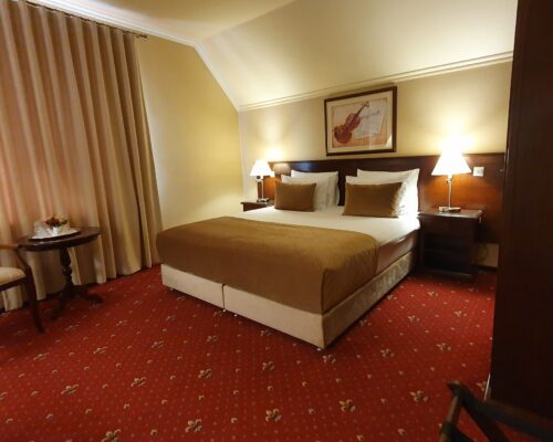 https://www.gardenclub.ro/hotel/