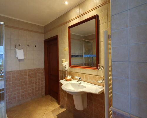 https://www.gardenclub.ro/hotel/