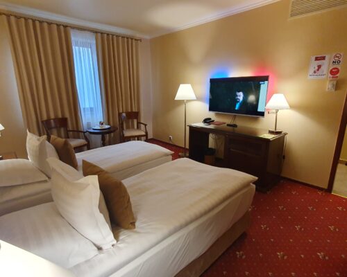 https://www.gardenclub.ro/hotel/