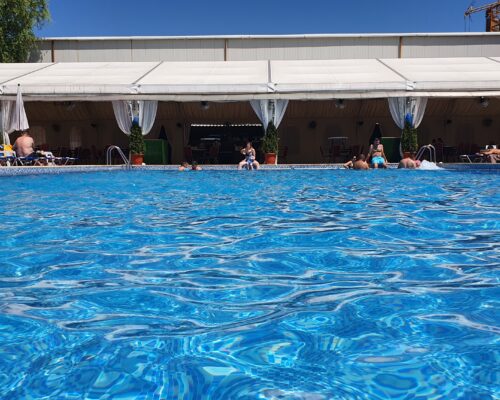 https://www.gardenclub.ro/piscina/
